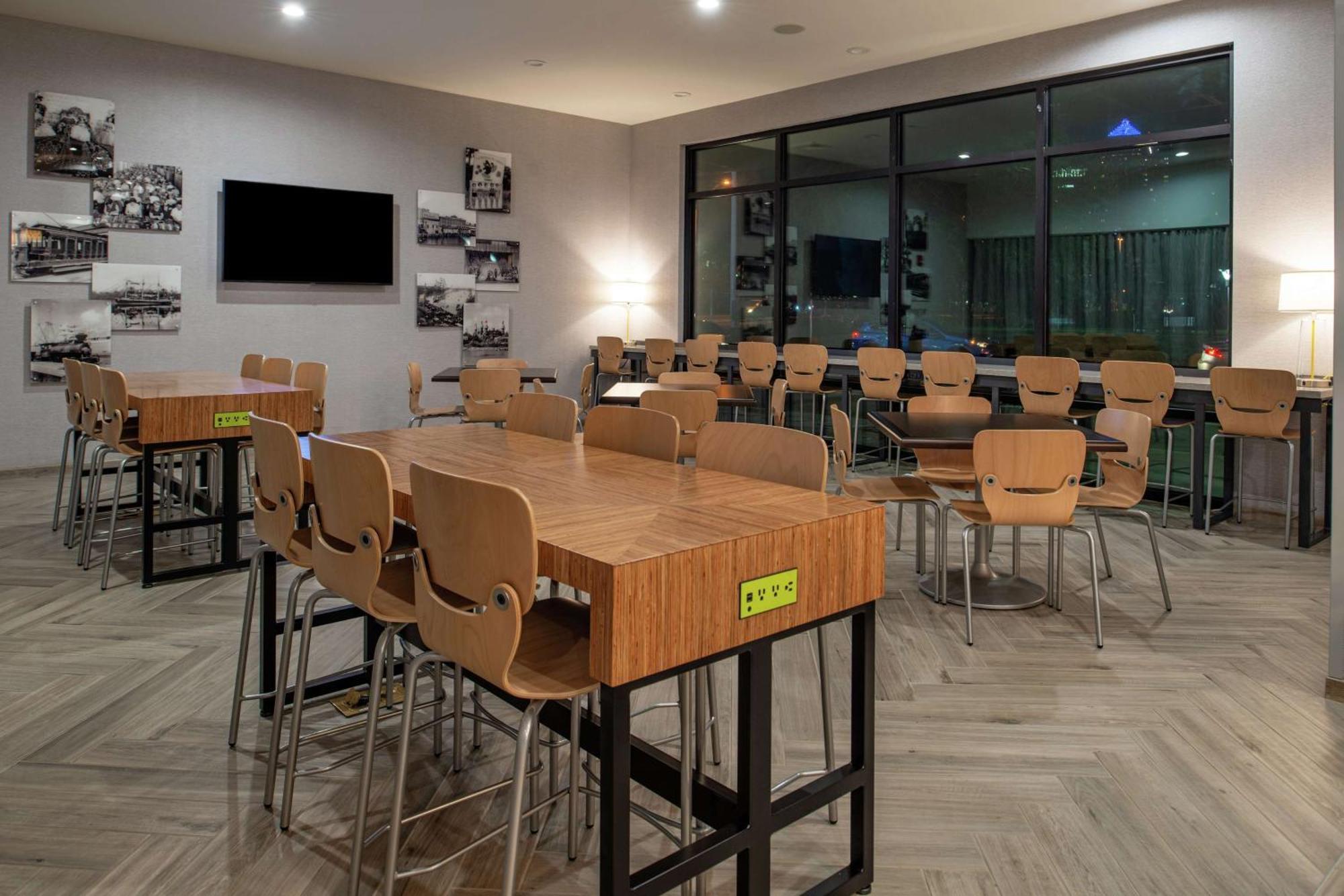 Home2 By Hilton Downtown Channel District Hotel 3*